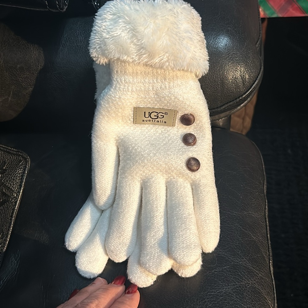  ugg gloves - Picture 2 of 2